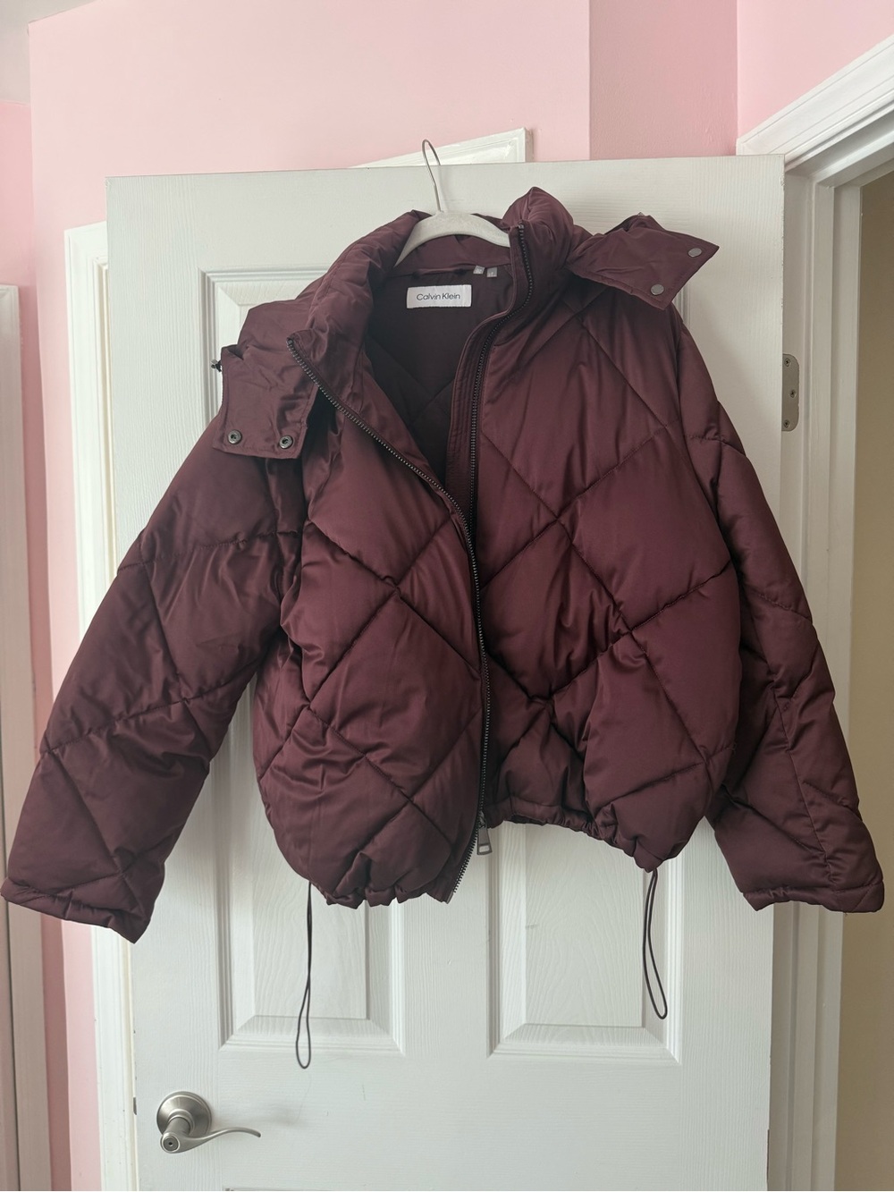 Calvin Klein Women's Cropped Quilted Puffer Jacket in Wine XXL
